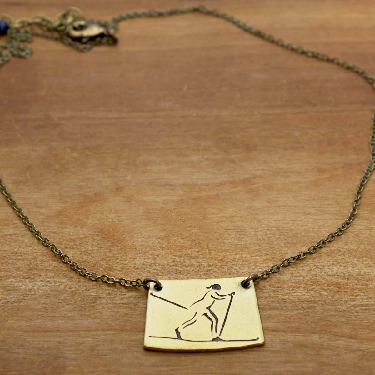 Nordic Run Necklace featuring a skier pendant on a simple chain, perfect for winter sports enthusiasts.
